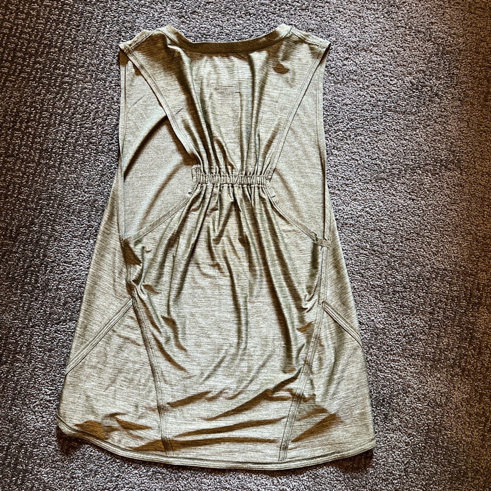 Lululemon muscle tank